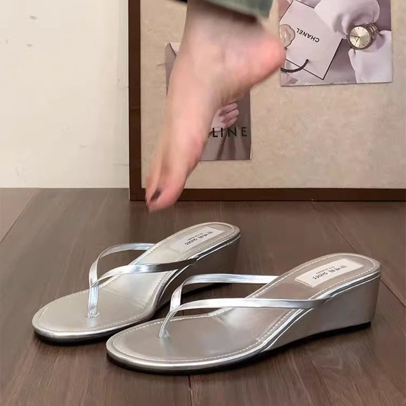 高级感黑色夹趾人字拖鞋女2025夏季新款法式休闲百搭坡跟厚底凉拖,淘宝优惠券,粉丝福利购,淘宝优惠卷