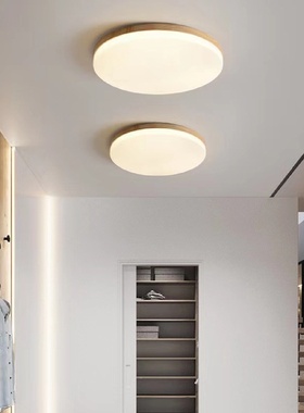 2023年新款北欧原木风led吸顶灯led卧室房间简约实木创意网红灯具