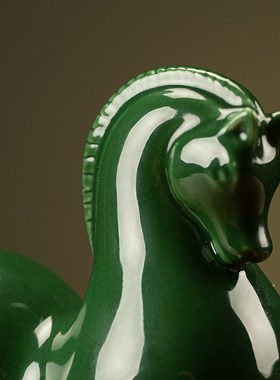 炼器陶瓷可爱绿马小摆件家居办公室桌面书房创意茶宠茶桌装饰摆设