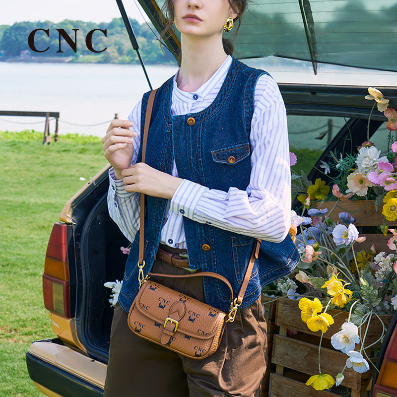 CNC2026新款时尚百搭腋下包女今年流行爆款轻奢单肩斜挎小方包,淘宝优惠券,粉丝福利购,淘宝优惠卷