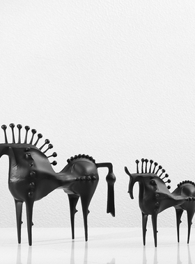 现代抽象马铸铝家居客厅玄关书柜酒柜软装饰品摆设工艺礼品摆饰