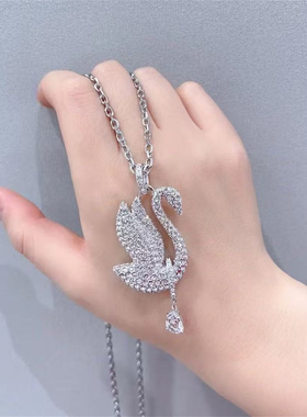 新年红色天鹅女项链吊坠锁骨链轻