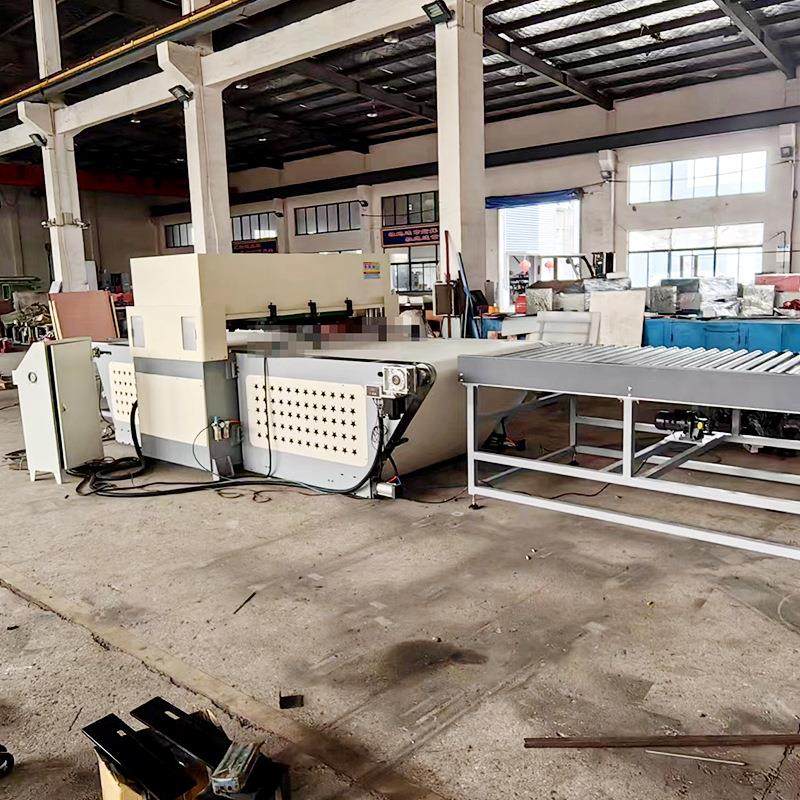 200吨液压裁切机地板模切下料机PVC海绵吸塑自动输送带四柱裁断机,淘宝优惠券,粉丝福利购,淘宝优惠卷