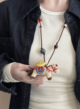 本命年可爱小马毛衣链胸针