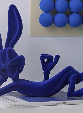 现代网红卡通躺姿兔子摆件客厅电视柜酒柜玄关高级感小众家居装饰