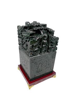 泰山玉九龙玉玺印章大摆件天然墨玉原石篆刻石料办公室桌面装饰品