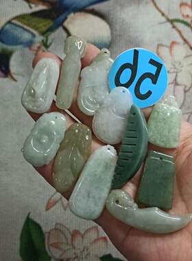 天然翡翠特色杂件如意福瓜
