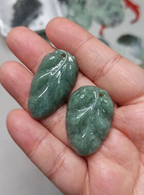 天然翡翠吊坠叶子小滴溜
