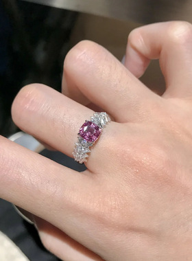 高级感T方钻镶嵌粉嫩公主方戒指