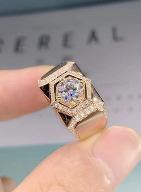 仿莫桑石大男戒镀铂金色钻戒