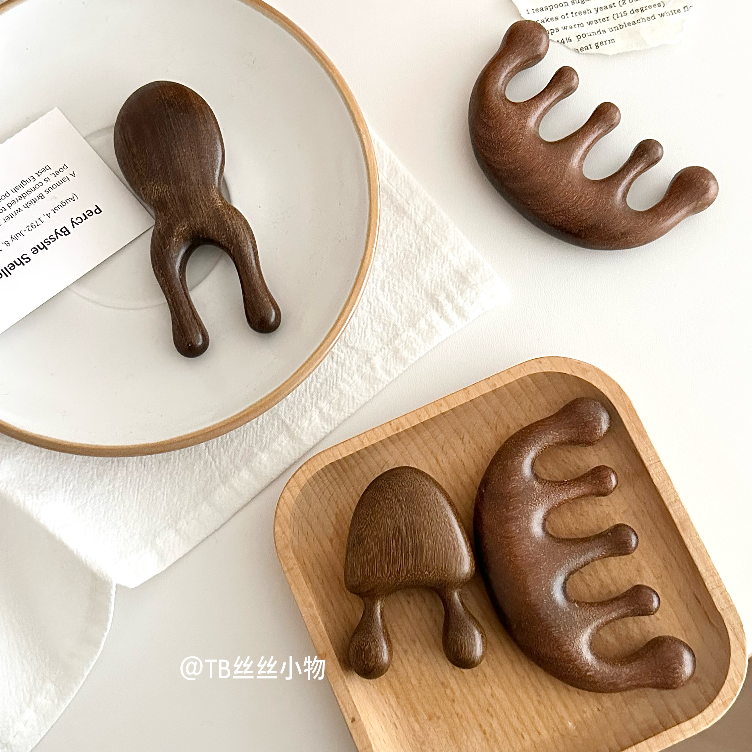 淡淡檀木香~天然檀木按摩梳经络疏通按摩器脸部颈部小青蛙按摩器 - 图0