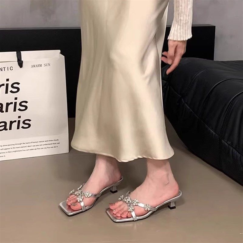 法式新款简约花朵水o钻一字凉拖鞋女夏季方头露趾交叉带细跟凉鞋,淘宝优惠券,粉丝福利购,淘宝优惠卷