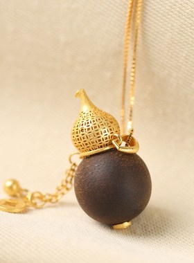 新中式复古精致气质显白奇楠沉香吊坠女金色葫芦项链简约气质个性