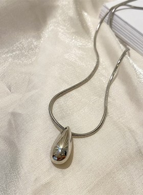 银色水滴蛇骨链极简风吊坠冷淡高级感项链流行穿搭配饰装饰品挂件