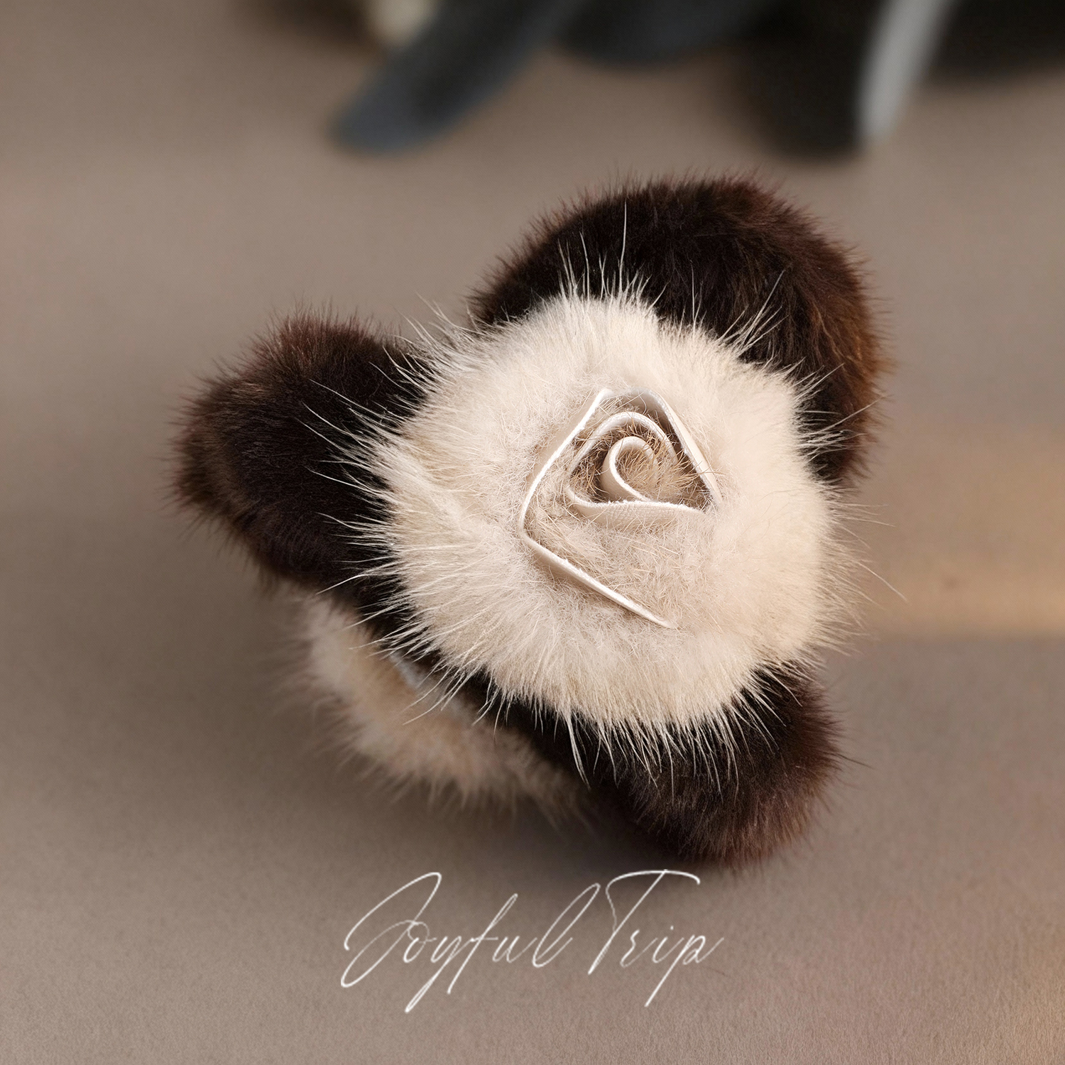 2025秋冬可爱毛绒花朵抓夹女新款高级感洋气时尚中号半扎发夹发饰 - 图0