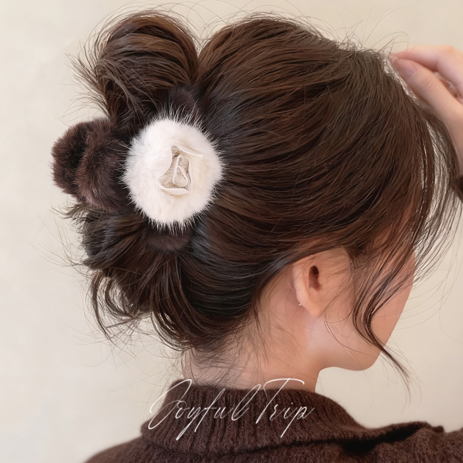 2025秋冬可爱毛绒花朵抓夹女新款高级感洋气时尚中号半扎发夹发饰 - 图2