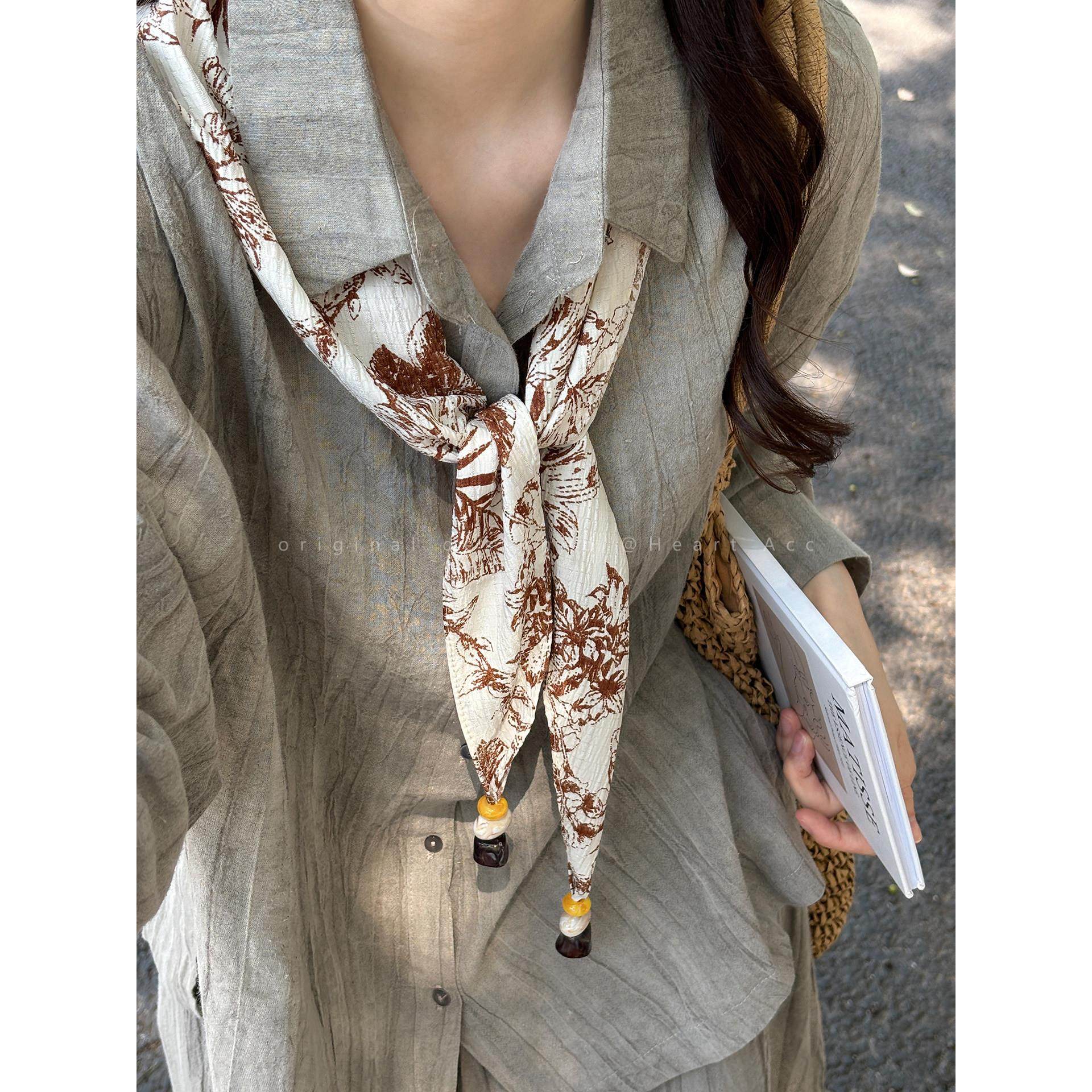 复古咖色三角巾女款秋冬百搭披肩围脖领巾2025新款文艺感围巾配饰,淘宝优惠券,粉丝福利购,淘宝优惠卷