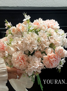 康乃馨花束塑料花奶油仿真假花室内装饰卧室多头温馨干花花束摆件