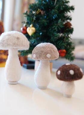 森林小蘑菇摆件羊毛毡手工成品卡通玩偶创意桌面家居场景装饰摆件