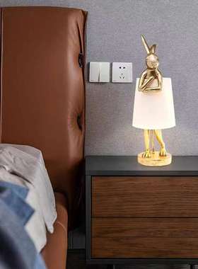 意大利简约床头灯儿童房卧室书房装饰摆件设计师创意围裙免子台灯