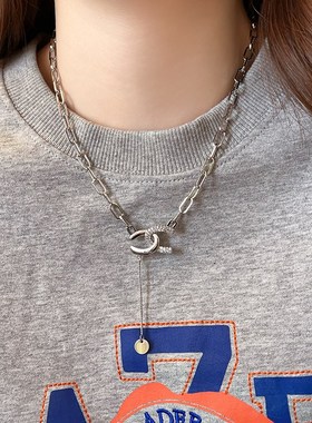 字母卫衣项链女2024新款爆款高级感配饰品小众甜酷装饰吊坠毛衣链