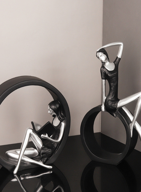 北欧简约现代看书女孩人物摆件创意客厅玄关酒店柜子样板间装饰品