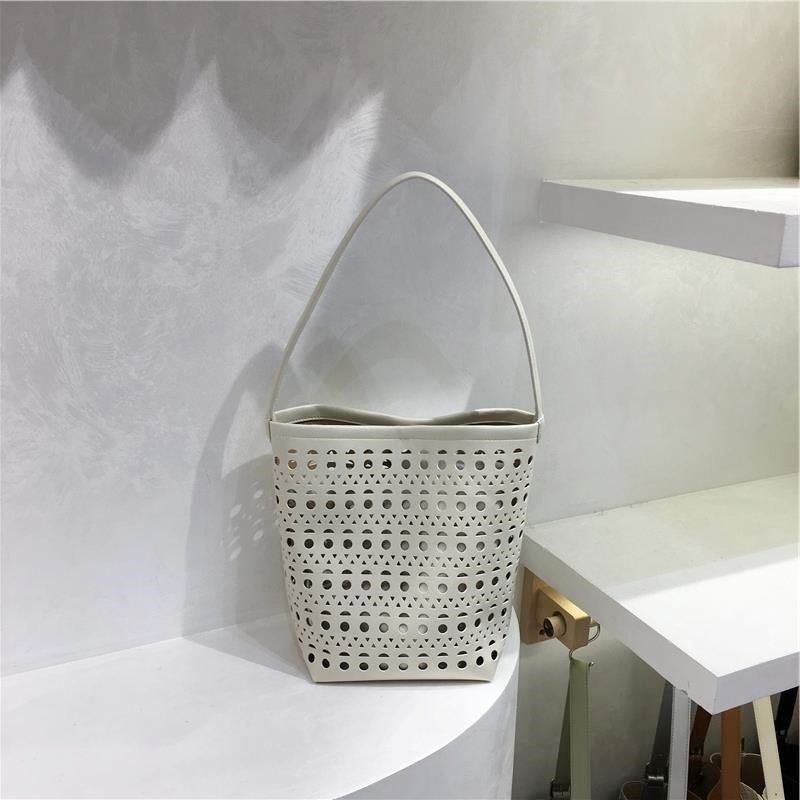 小脏柜 2025夏季镂空s雕花设计软皮质感大容量时尚单肩腋下水桶包,淘宝优惠券,粉丝福利购,淘宝优惠卷