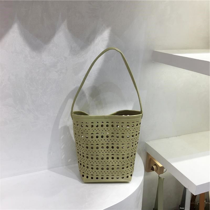 小脏柜 2025夏季镂空s雕花设计软皮质感大容量时尚单肩腋下水桶包,淘宝优惠券,粉丝福利购,淘宝优惠卷