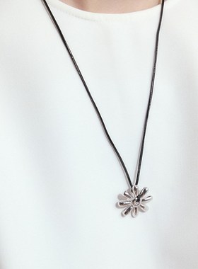 DINN DINN DESIGN繁花系列趣味花花皮绳项链轻奢小众设计感配饰女