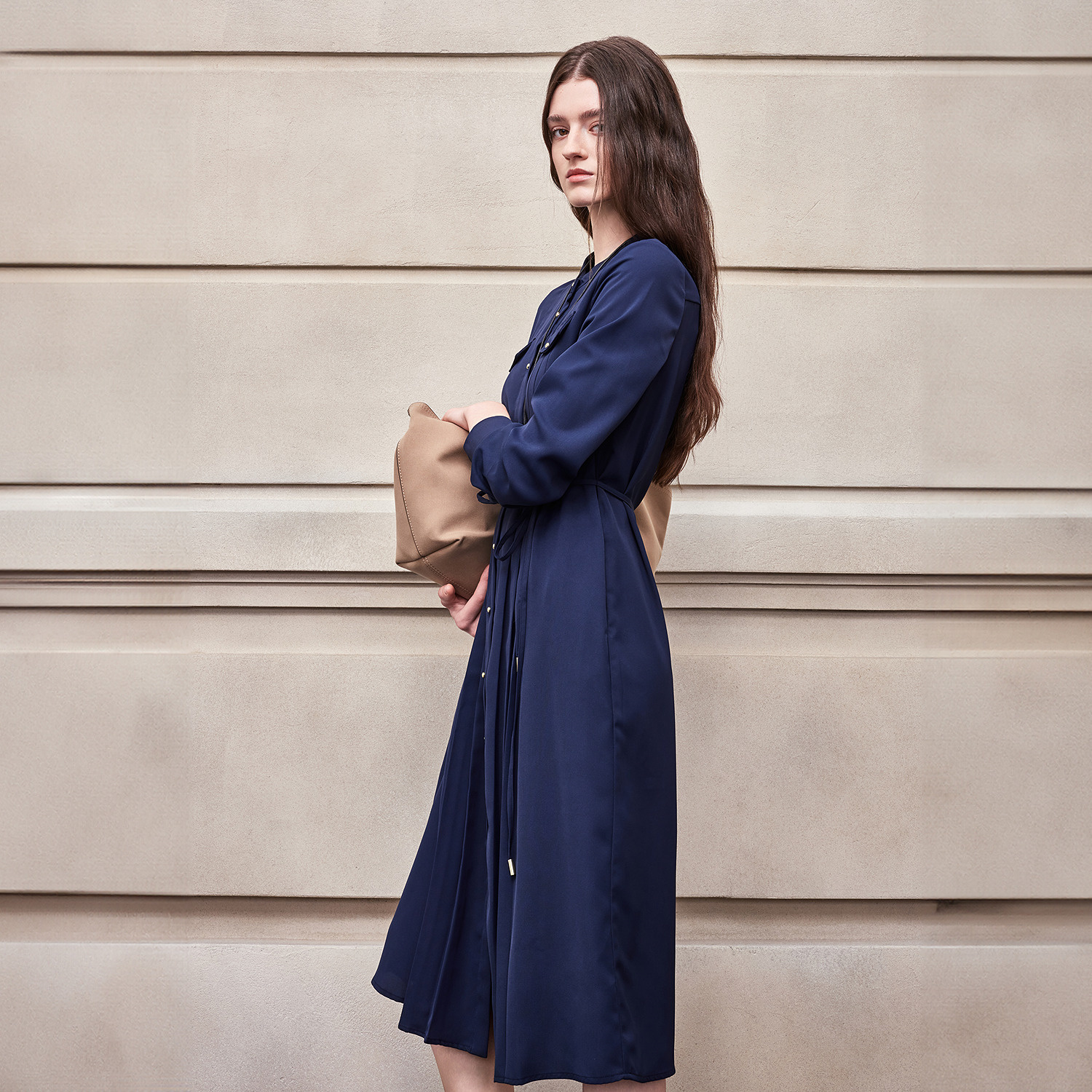 BCBG新款早秋时尚流行百搭气质优雅压褶装饰斜纹长袖女士连衣裙 - 图1