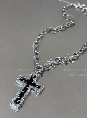 复古锡纸十字架吊坠项链女ins嘻哈甜酷秋冬毛衣链小众设计感配饰