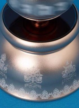 车载太阳能转轮八吉祥摆件汽车车内装饰转经简手拨转金桶