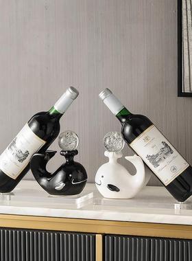北欧轻奢可爱鲸鱼红酒架餐桌餐柜装饰品创意陶瓷工艺品酒柜摆件