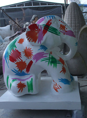 石膏庭院卡通设计定制动物真实大象雕像玻璃纤O维草皮羊彩绘雕塑