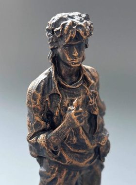 维克多崔KINO电影乐队摇滚周边雕像摆件