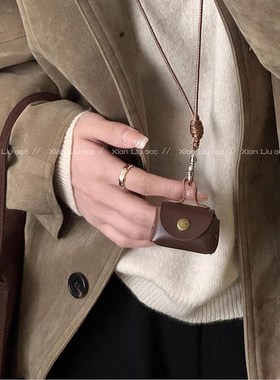 小巧可爱皮质零钱包项链女挂件耳机套皮绳毛衣链长款配饰收纳包包