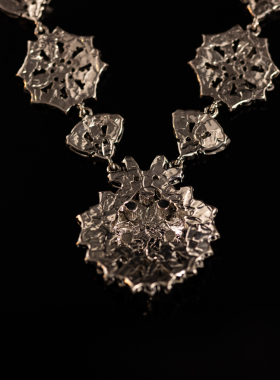 复古镀白金满钻镶嵌耳饰项链套装