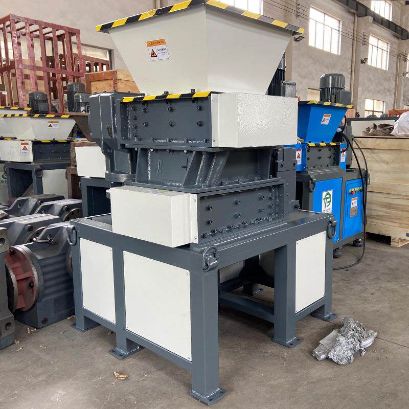 Small four-axis plastic shredder wood metal can small particle crusher domestic waste shredding chassis