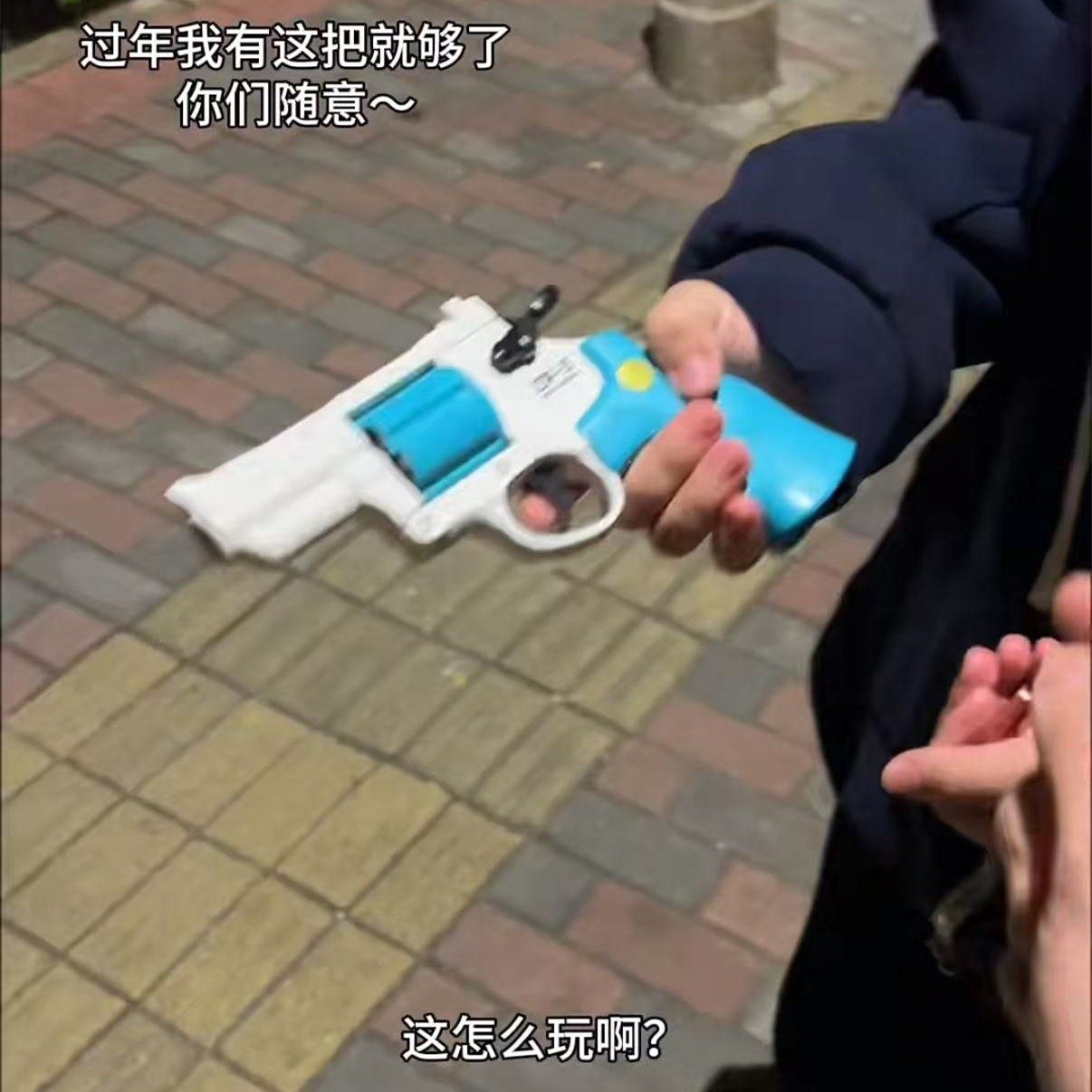 新年扔炮砸炮枪左轮连发软弹枪手动发射儿童玩具枪模型小男孩礼物,淘宝优惠券,粉丝福利购,淘宝优惠卷