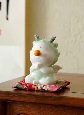 创意龙宝宝陶瓷工艺品送礼可爱打坐小飞龙茶宠摆件客厅桌面装饰品