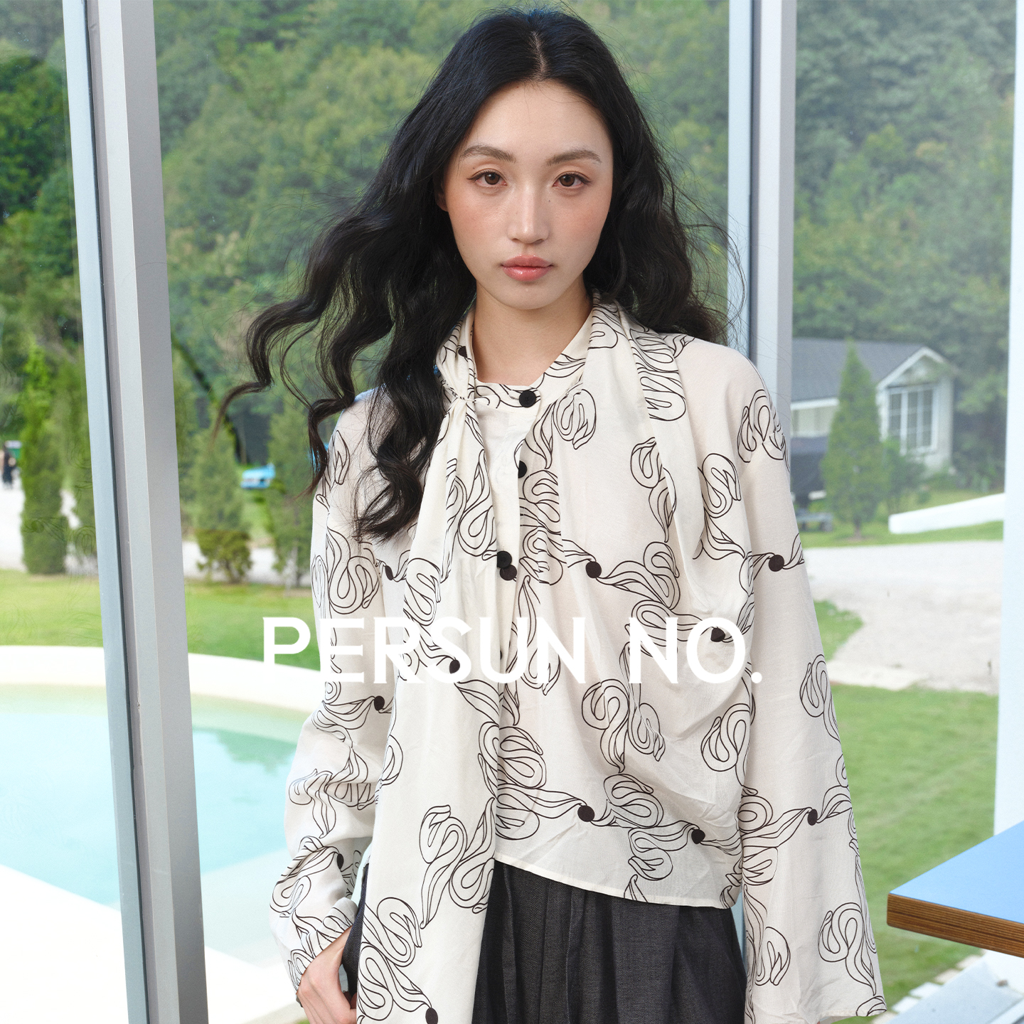 PERSUN NO.备述法式慵懒高级感桑蚕丝绳结印花休闲宽松衬衫 - 图1