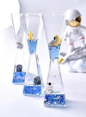 创意沙漏小饰品宇航员流沙瓶流行减压漏油儿童桌面装饰生日礼物