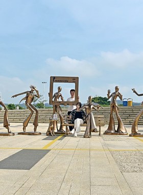 户外抽象音乐人物雕塑玻璃钢大摆件网红景区打卡拍照艺术美陈装饰