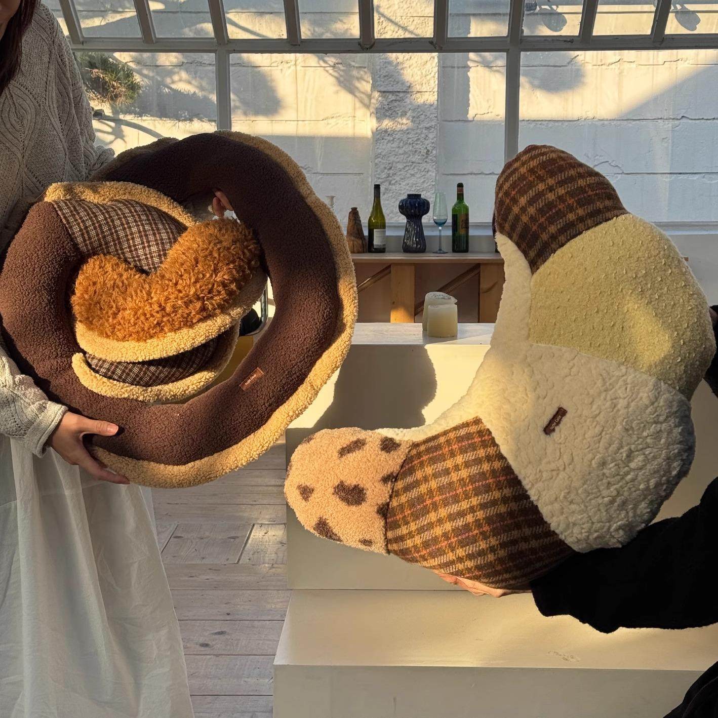 nothe Case「碱水牛角包」可爱原创面包抱枕治愈沙发床头靠垫礼物,淘宝优惠券,粉丝福利购,淘宝优惠卷