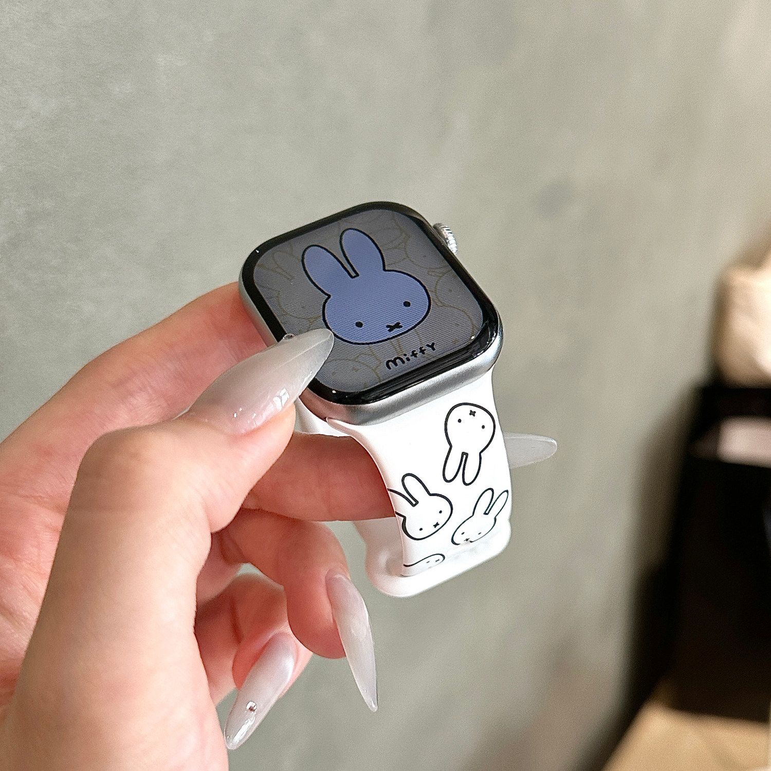 可爱米菲兔适用苹果手表表带iwatchS11/10/9硅胶Apple白2ultra/SE,淘宝优惠券,粉丝福利购,淘宝优惠卷