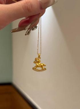 新中式国风马上有钱吊坠项炼女款2025新款沙金黄色小马锁骨毛衣炼