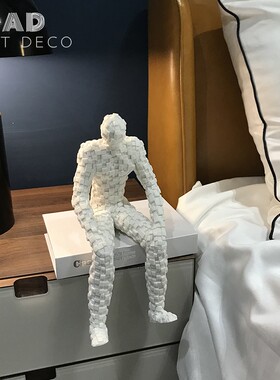 黑白色人物摆件现代极简约寝室样板间桌面坐着马赛克人物树脂饰品