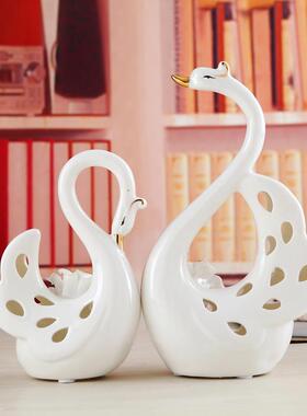 创意情侣天鹅结婚礼物摆件家居装饰品陶瓷工艺品时尚新房婚房摆设