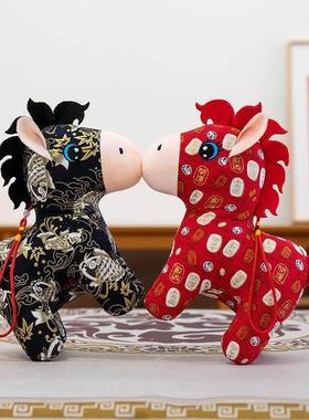 小马玩偶马年吉祥物公仔马年玩偶布艺花布小马公仔挂饰摆件2026马