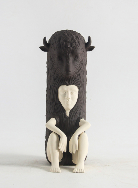 现代简约抽象动物陶瓷大猩猩羊人雕塑摆件样板间酒店客厅玄关装饰